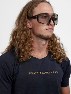 Craft Adv Gravel SS Tee M 10687959 11 Craft Adv Gravel SS Tee M 10687959 -Sportmode Geschäft 1913183 999200 Adv Gravel SS Tee M Closeup3