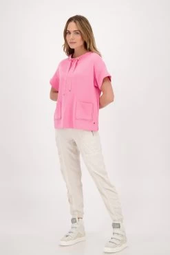 Monari Sweatshirt Schmucktaschen 10696917 11 Monari Sweatshirt Schmucktaschen 10696917 -Sportmode Geschäft 407439 440 Fullbody ModelShooting 1200