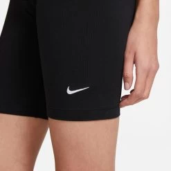 Nike Biker Short W NSW ESSNTL MR 10697973 -Sportmode Geschäft CZ8526 010 BILD03 20220303