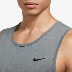 Nike Tanktop M NK DF HYVERSE 10697268 -Sportmode Geschäft DV9841 097 BILD03 20221012
