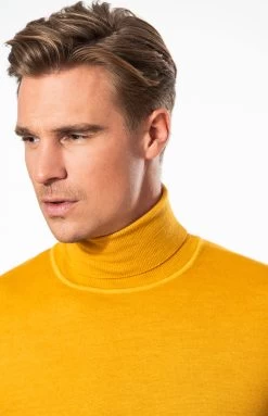 Neu eingetroffen -Sportmode Geschäft FrancescoFabbri 02 2020 18 Giallo detail