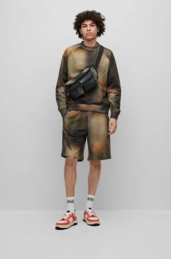 Hugo Baumwoll-Sweatshirt Mit Camouflage-Print 10680999 -Sportmode Geschäft HUGO Menswea SpringSummer 23 960 50486545 2